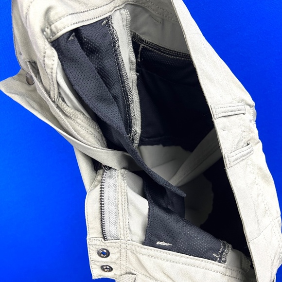 Like New |•PRANA•| Tan Knee Length Articulated Active Pants Size 6 - Picture 15 of 16